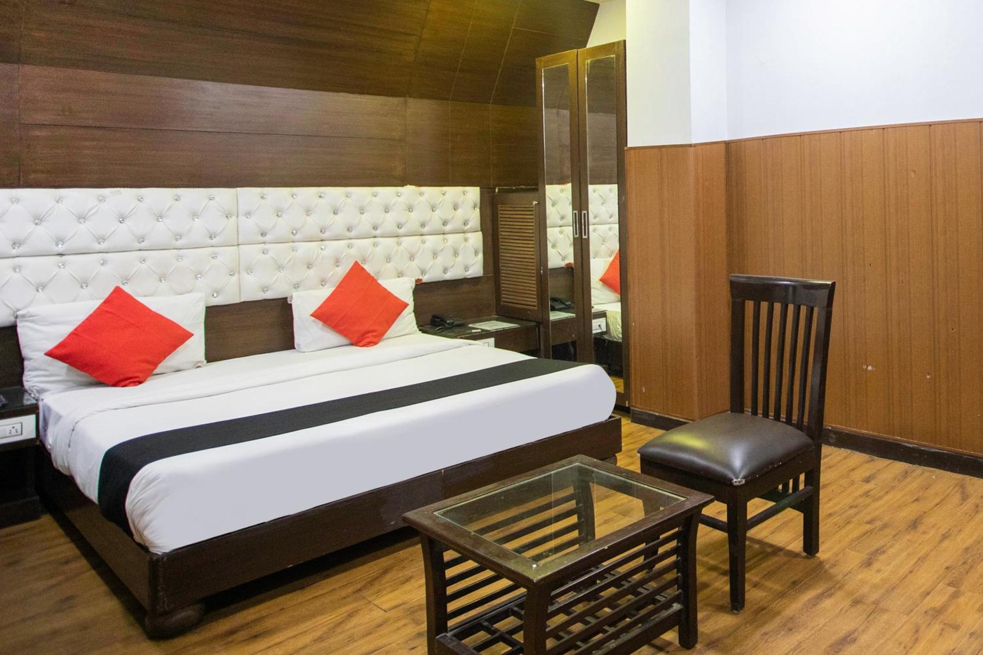 Hotel O Parktel Indirapuram Exterior foto