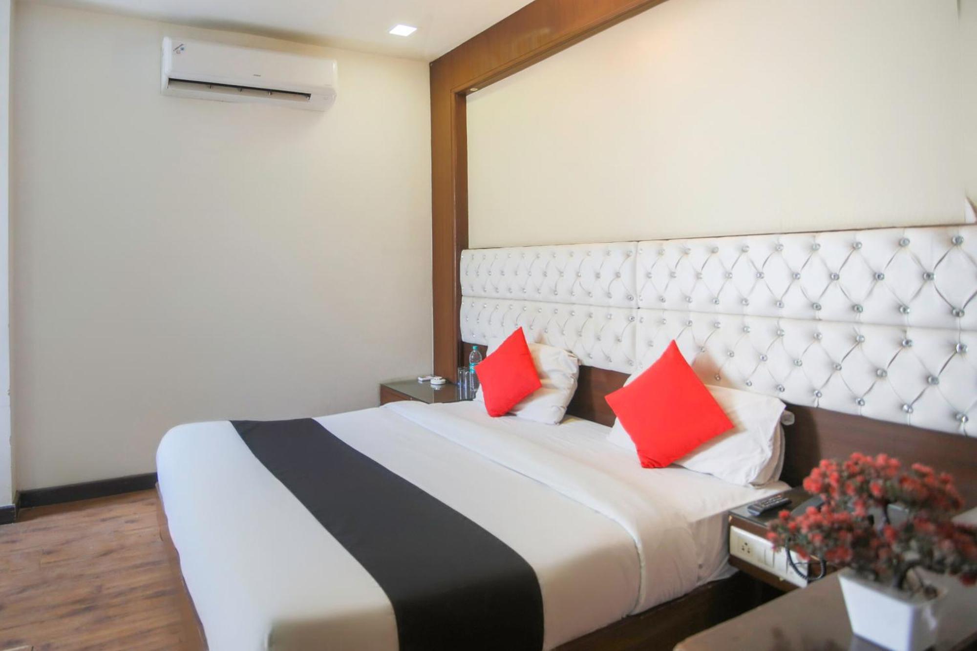 Hotel O Parktel Indirapuram Exterior foto