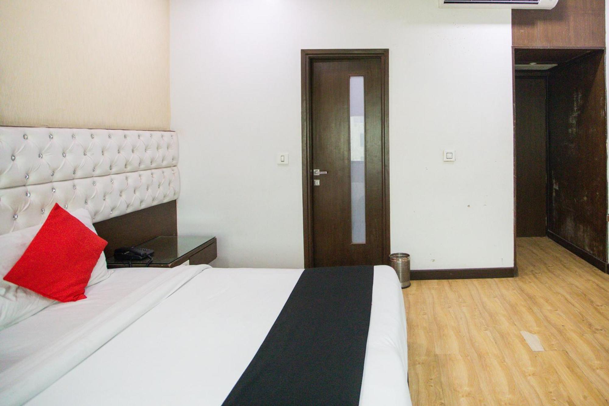 Hotel O Parktel Indirapuram Exterior foto